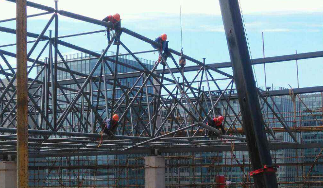 和平论网架装配施工中搭设脚手架应当留神的事故